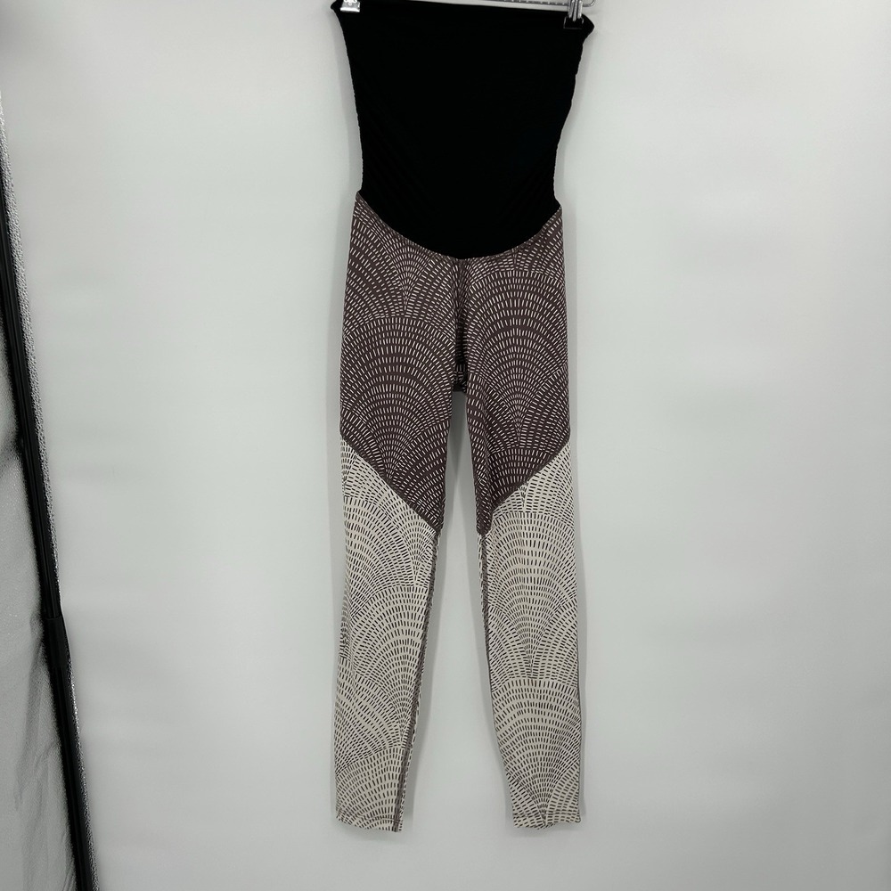 Beyond Yoga Beyond‎ the Bump Maternity Leggings Size S Etched Fans Comfort